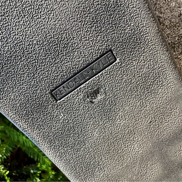 KENDALL + KYLIE • Black Slides Shiloh Sz 8 - Picture 6 of 9